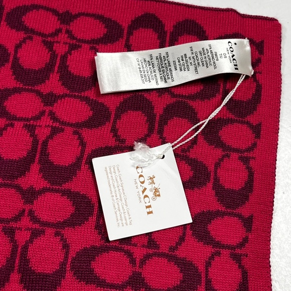 COACH Signature C Knit Scarf Reversible Fuchsia Merino Wool 10.5 x 72 New NWT - Picture 3 of 5